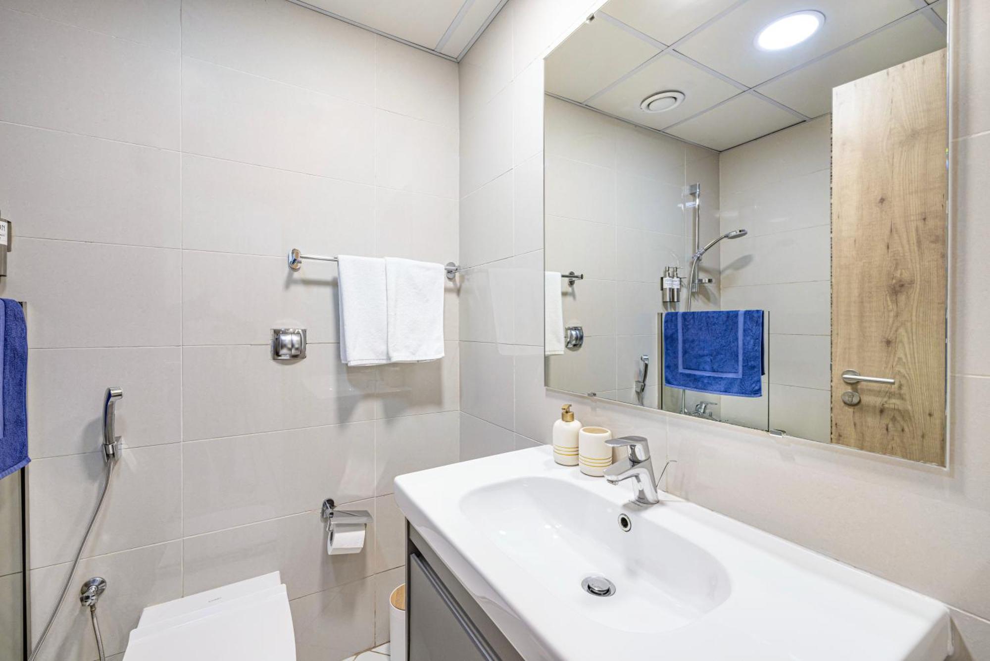 5 Star Serviced Apartment With Beach Access In The Heart Of Dubai Marina Free Welcome Gift Box Upon Arrival Extérieur photo