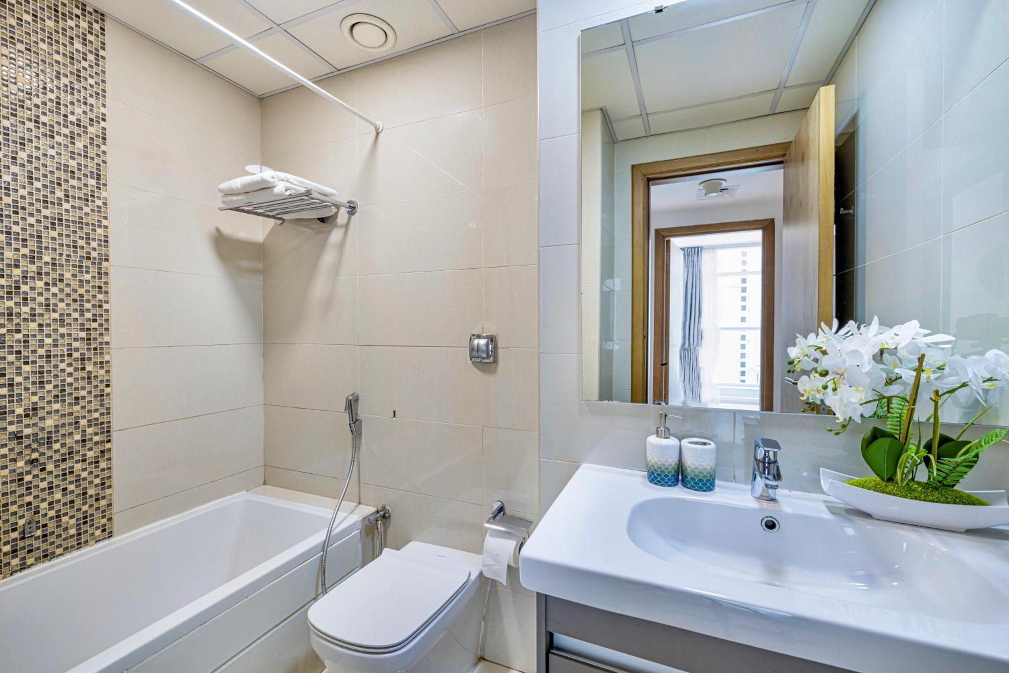 5 Star Serviced Apartment With Beach Access In The Heart Of Dubai Marina Free Welcome Gift Box Upon Arrival Extérieur photo
